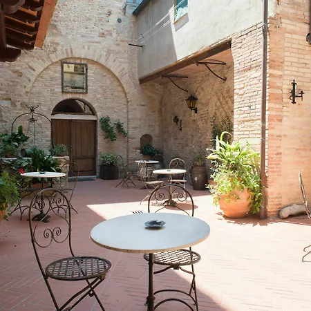 Hotel Residenza D'epoca Palazzo Buonaccorsi 3*