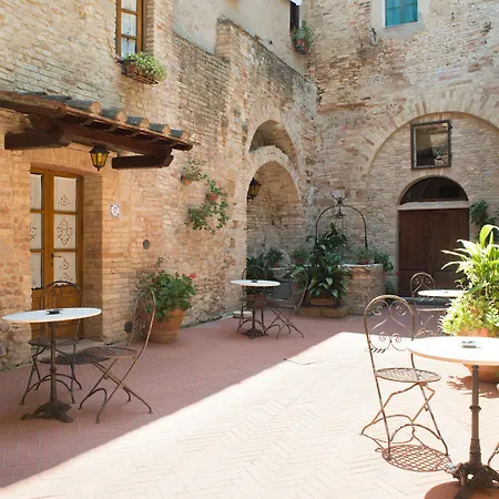 Residenza D'epoca Palazzo Buonaccorsi Hotel 3*