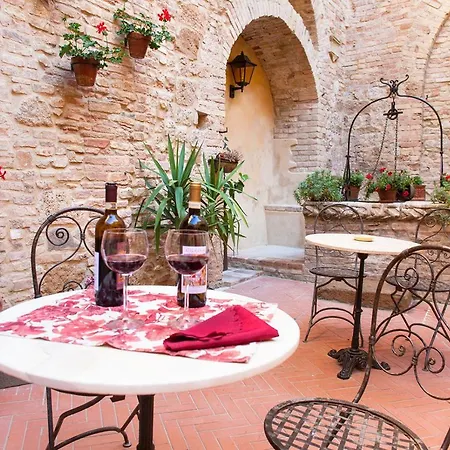 Residenza D'epoca Palazzo Buonaccorsi Hotel 3*